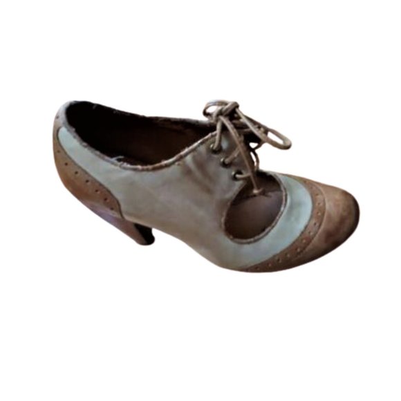 Miz Mooz vintage inspired Symphony Spectator pump. - Picture 10 of 14